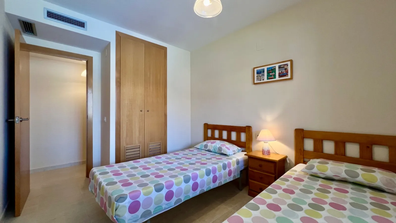 Luminoso apartamento de 3 habitaciones con terraza, piscina y licencia turística - A solo 5 minutos a pie de la playa de Arenal.