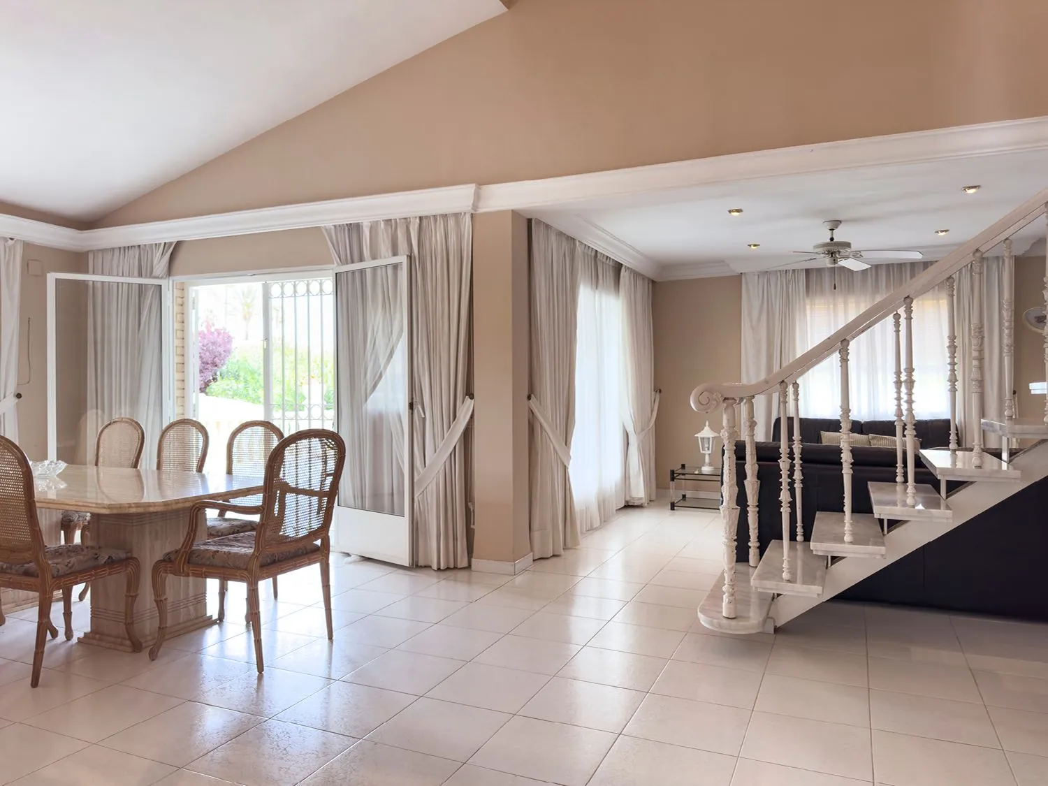 Fantástico chalet unifamiliar con piscina privada y amplias terrazas en Denia