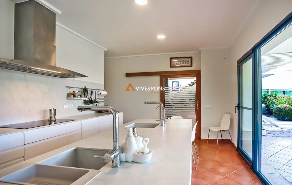 Villa moderna excelentemente ubicada a los pies del Montgó, Jávea