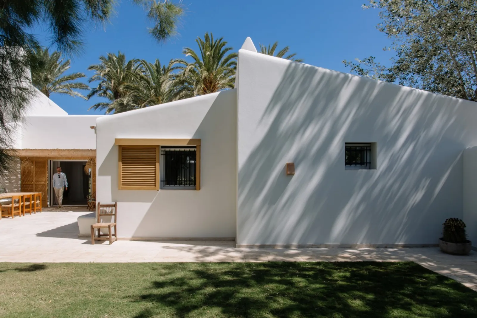 Villa en primera línea de mar renovada integralmente