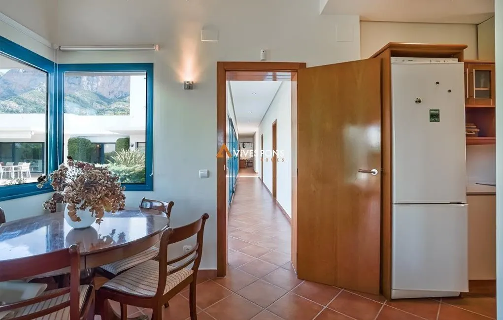 Villa moderna excelentemente ubicada a los pies del Montgó, Jávea