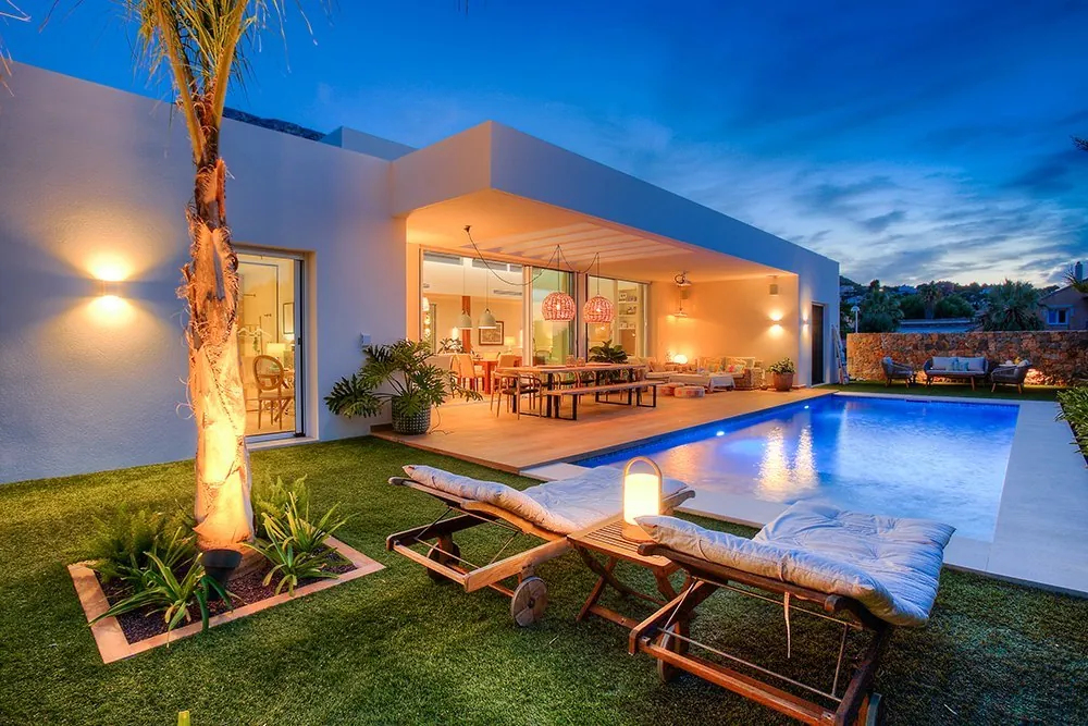 Villa moderna construida por Vives Pons Homes