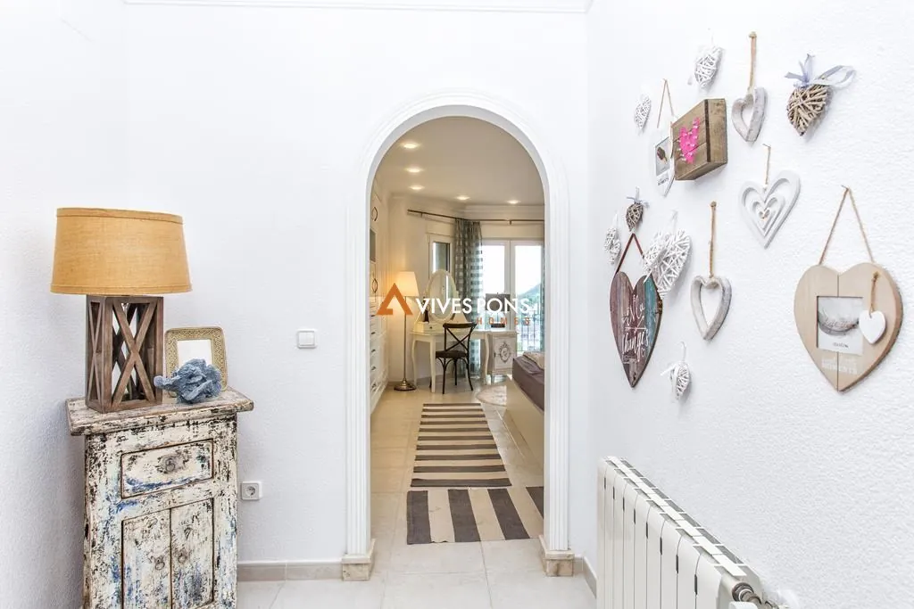 Villa con vistas abiertas al mar y muy soleada, Dénia