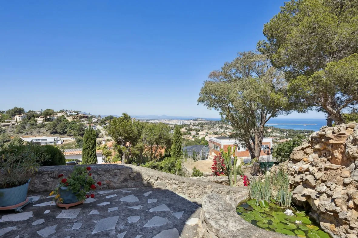 Verkoop. Villa in Denia