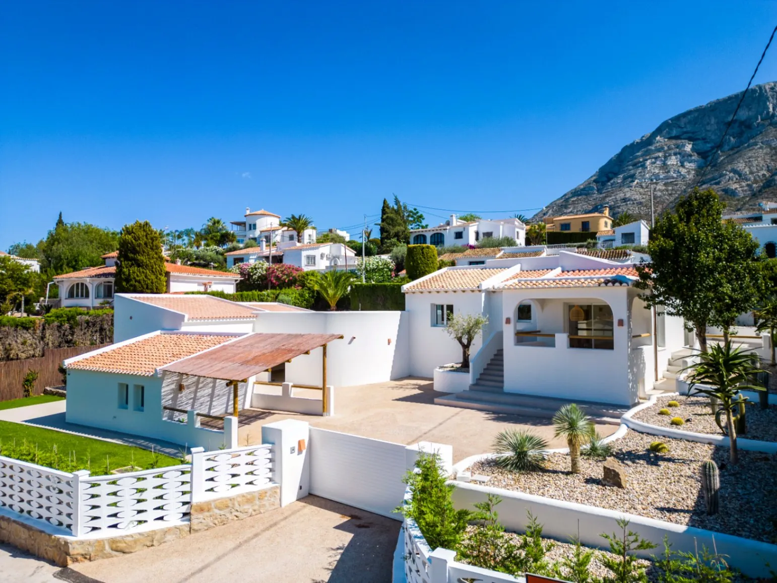 Villa con apartamento independiente, reforma integral, a 1,5 km de la Marineta Cassiana, Dénia