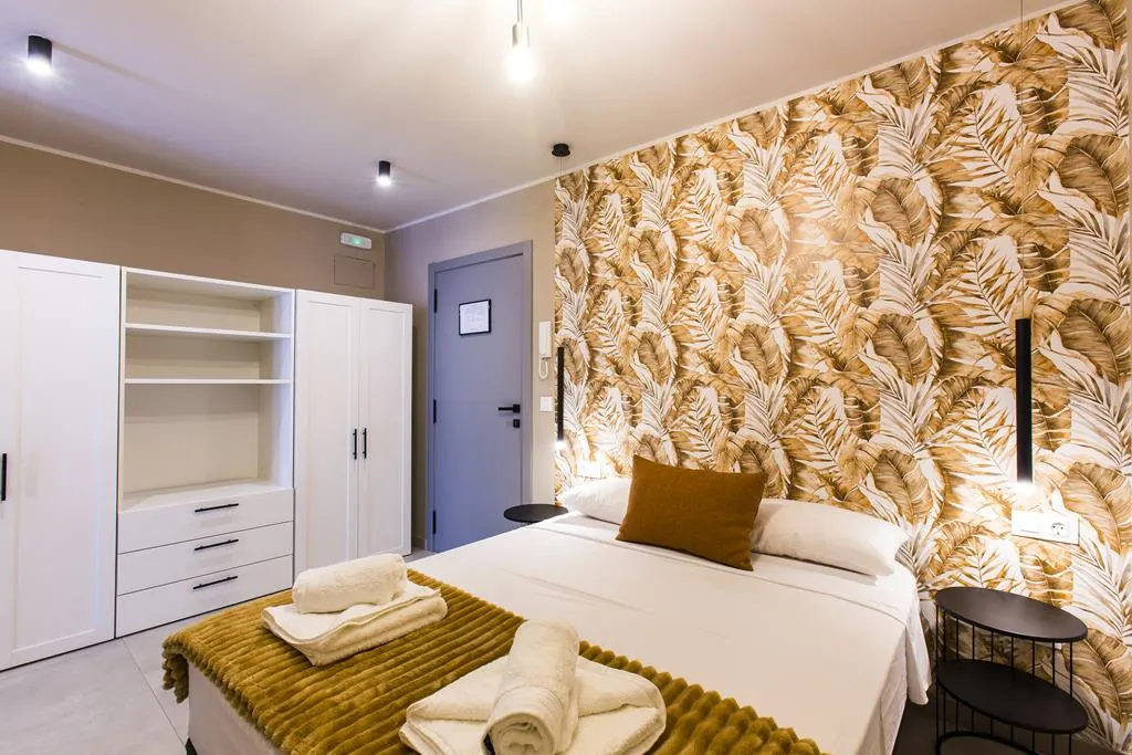 Reforma integral compuesta por cinco apartamentos y con licencia de alquiler turístico, Dénia centro