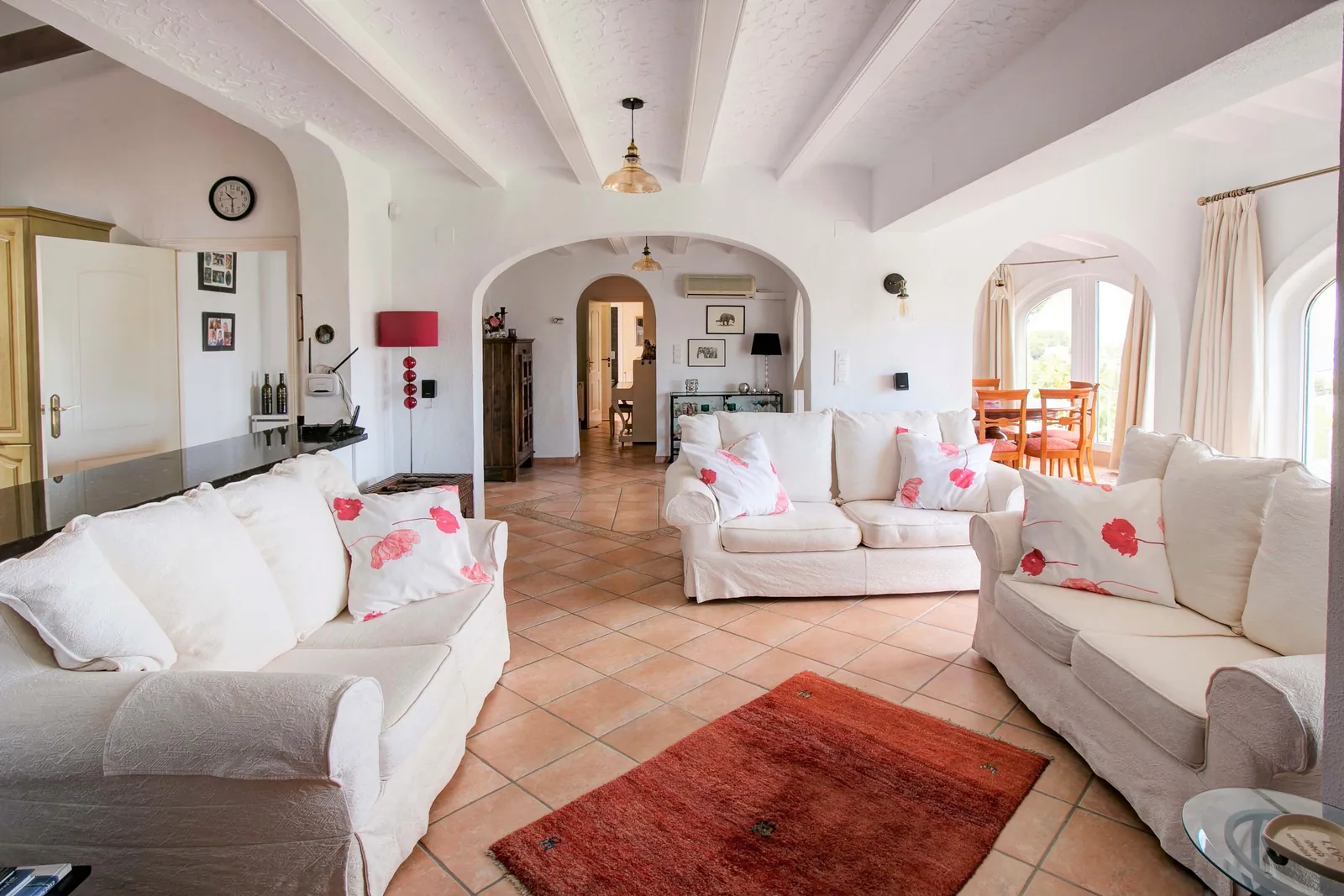 Dénia, Alicante - Villa de cuatro dormitorios con apartamento independiente, vistas al mar y a la montaña, piscina y jardín
