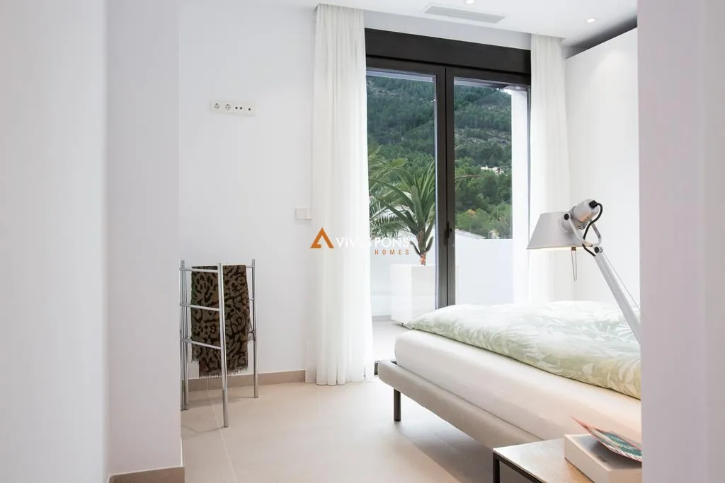 Modern villa with views in Dénia
