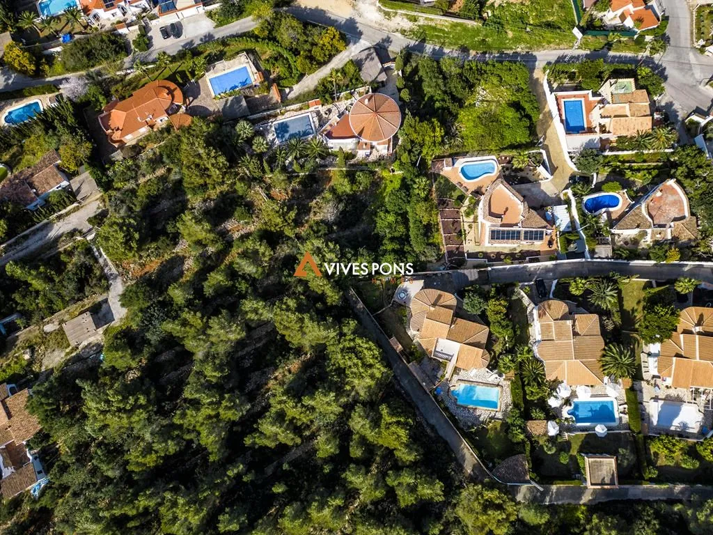 Villa con vistas al mar y al Montgó en Dénia, distribuida en un solo nivel