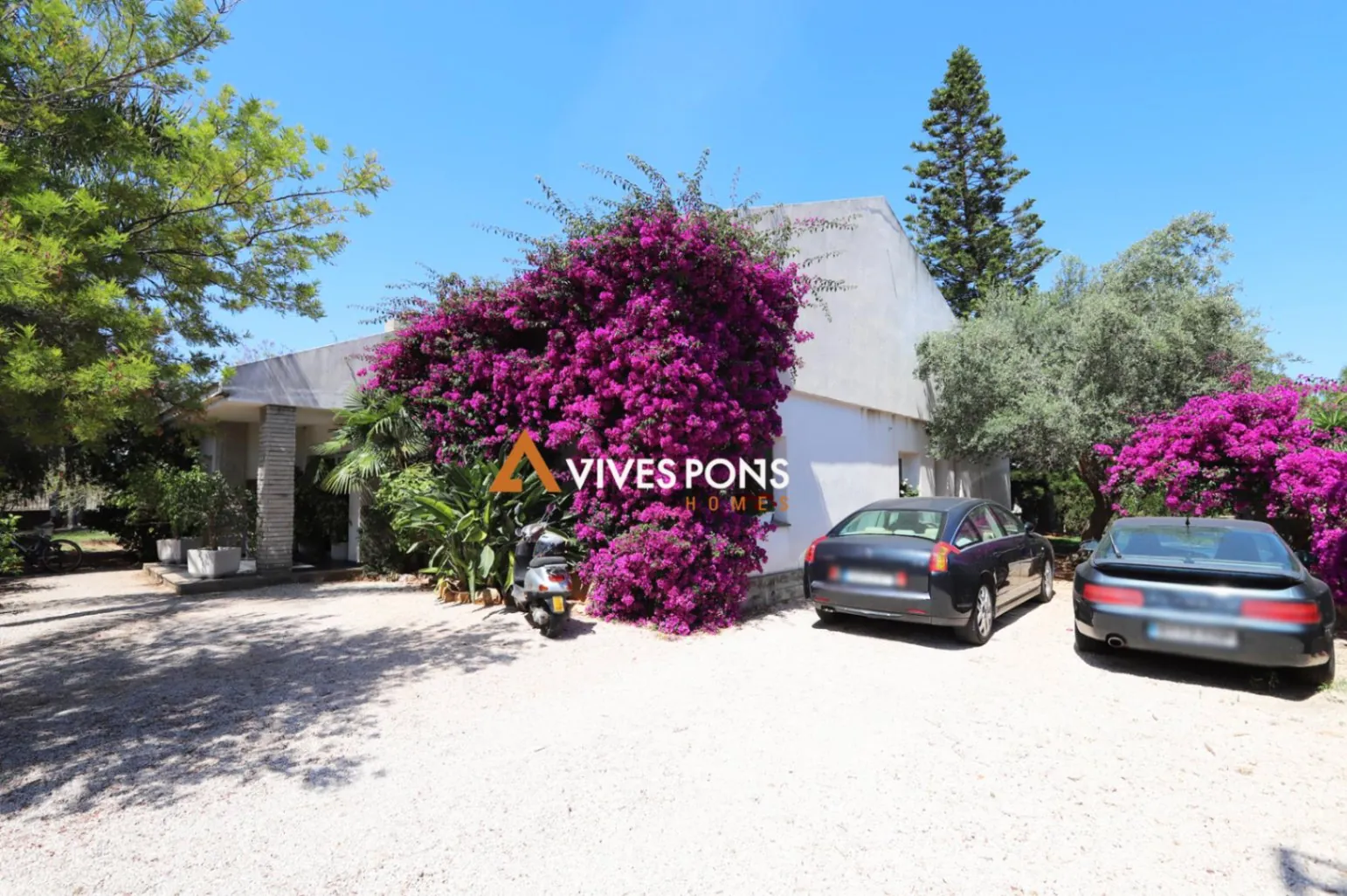Amplia villa de estilo contemporáneo excelentemente ubicada, Dénia
