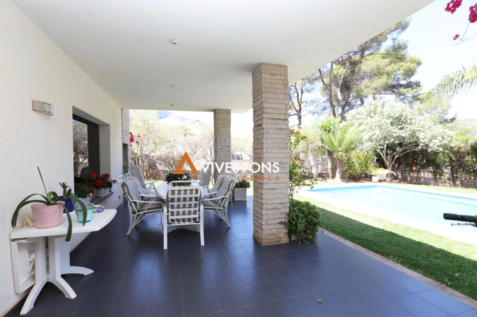 Amplia villa de estilo contemporáneo excelentemente ubicada, Dénia