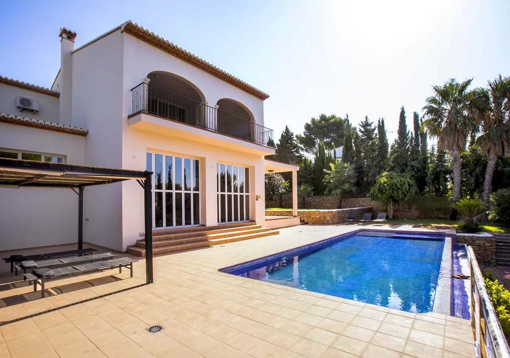 Villa con 4 dormitorios, vistas al Montgó y muy bien ubicada, en Jávea