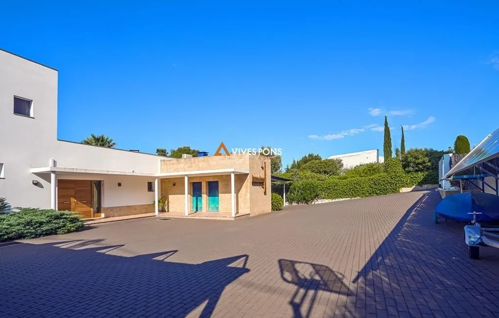 Villa moderna excelentemente ubicada a los pies del Montgó, Jávea