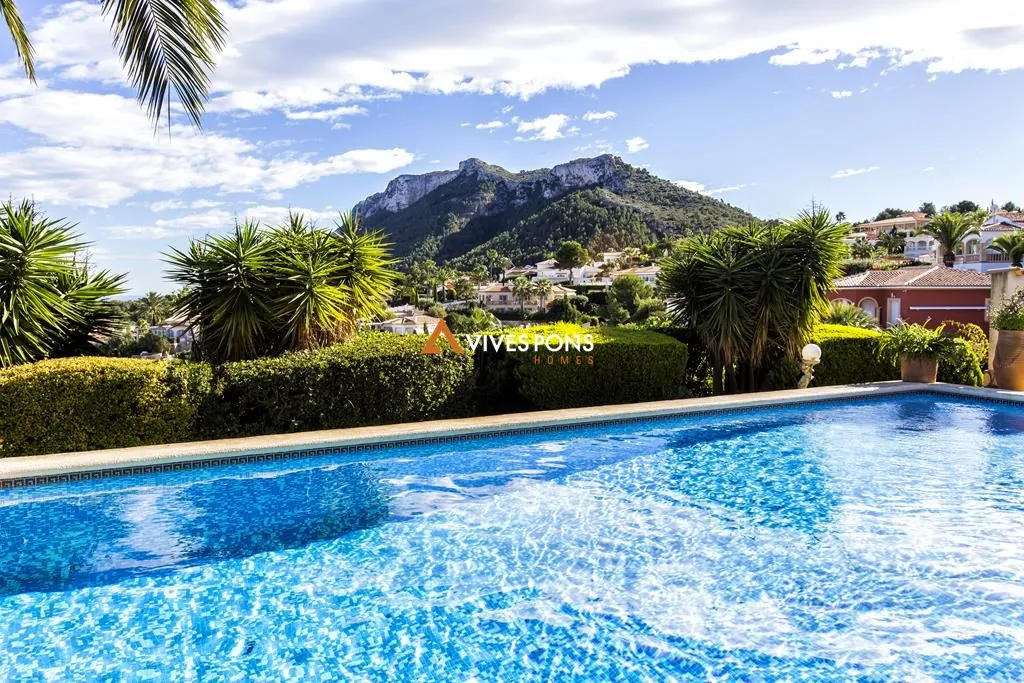 Villa con vistas abiertas al mar y muy soleada, Dénia