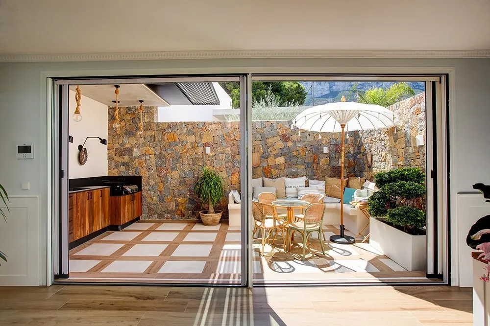 Villa moderna construida por Vives Pons Homes