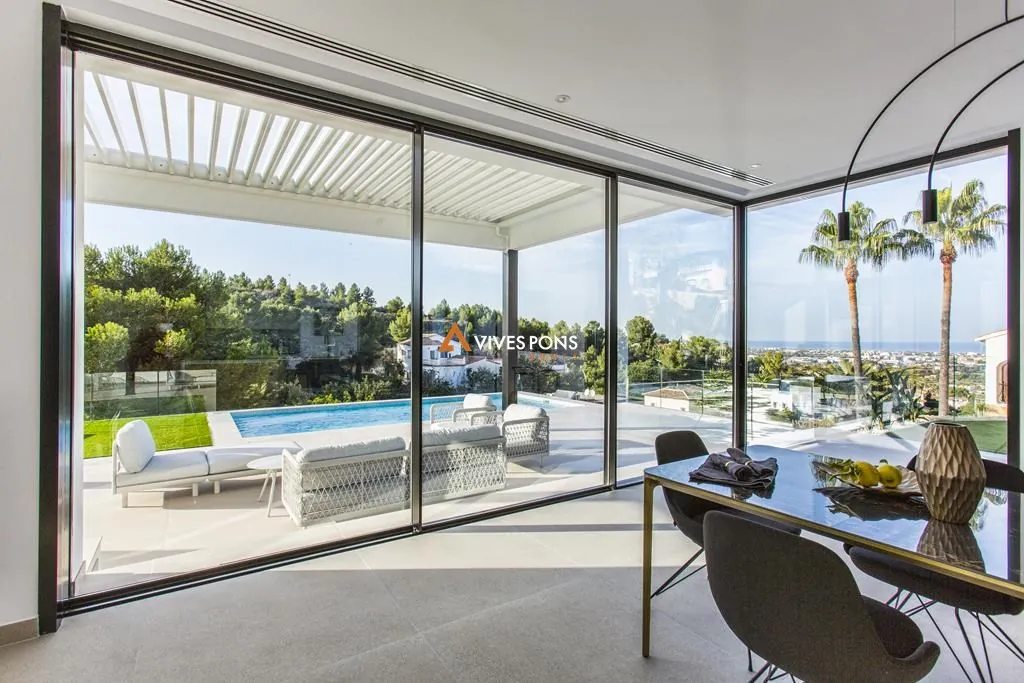 Modern villa with views in Dénia