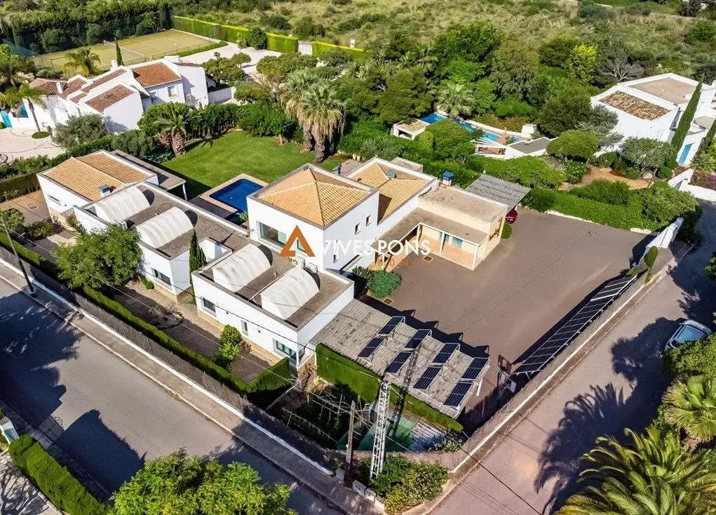 Villa moderna excelentemente ubicada a los pies del Montgó, Jávea