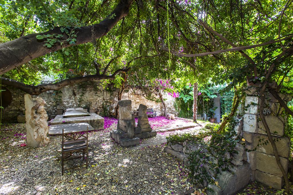Casa de pueblo de dos plantas y con extenso patio interior, Dénia