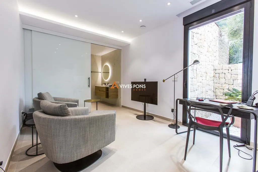 Modern villa with views in Dénia