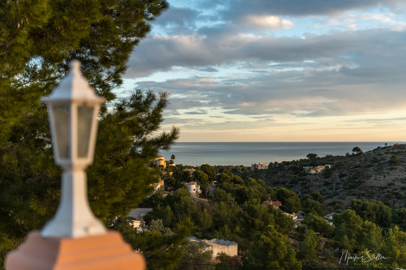Dénia, Alicante - Villa de cuatro dormitorios con apartamento independiente, vistas al mar y a la montaña, piscina y jardín