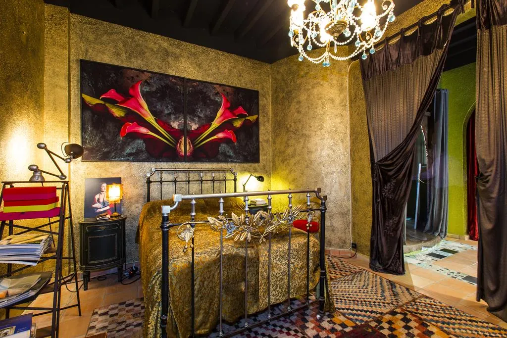 Casa de pueblo de dos plantas y con extenso patio interior, Dénia