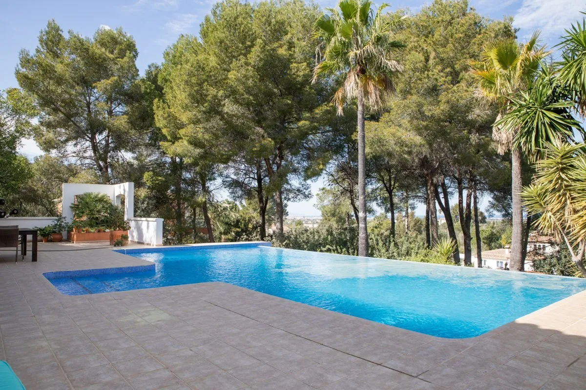 Villa moderna en la Urbanización La Sella
