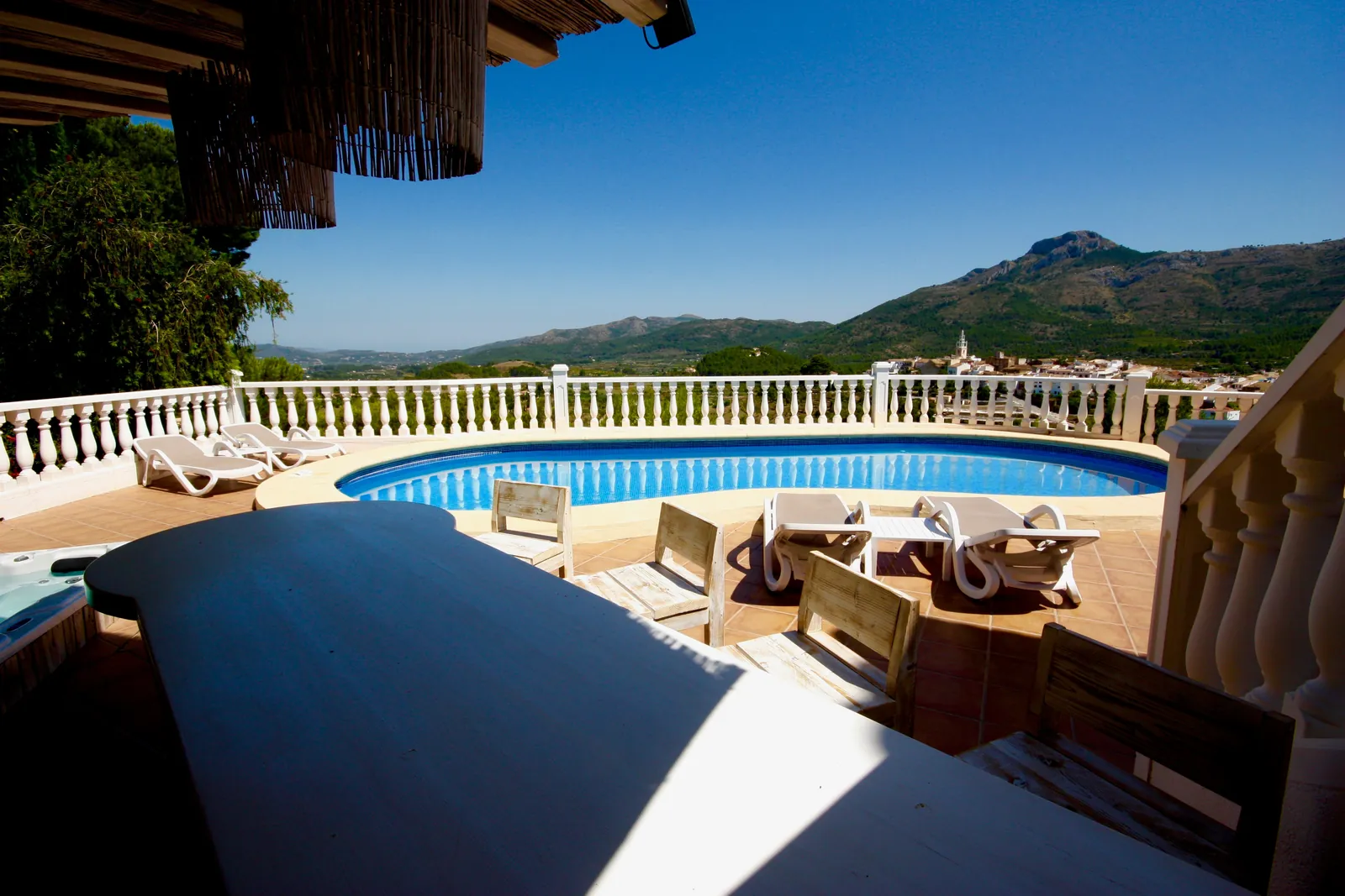 Villa en perfecto estado y con preciosas vistas al valle de Jalón, en Parcent