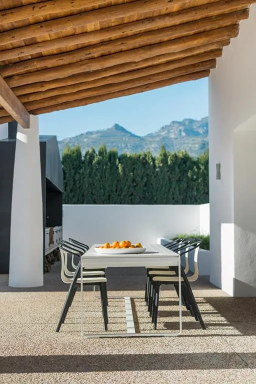 Finca completely renovated by Vives Pons in Xeresa
