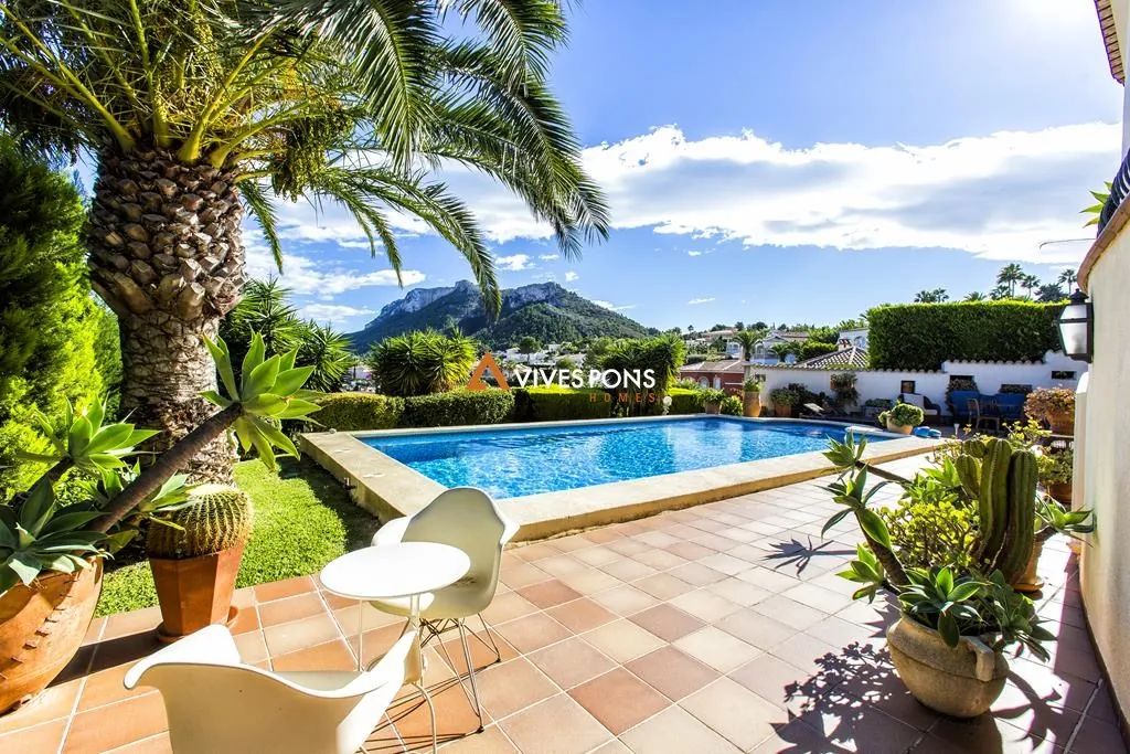 Villa con vistas abiertas al mar y muy soleada, Dénia