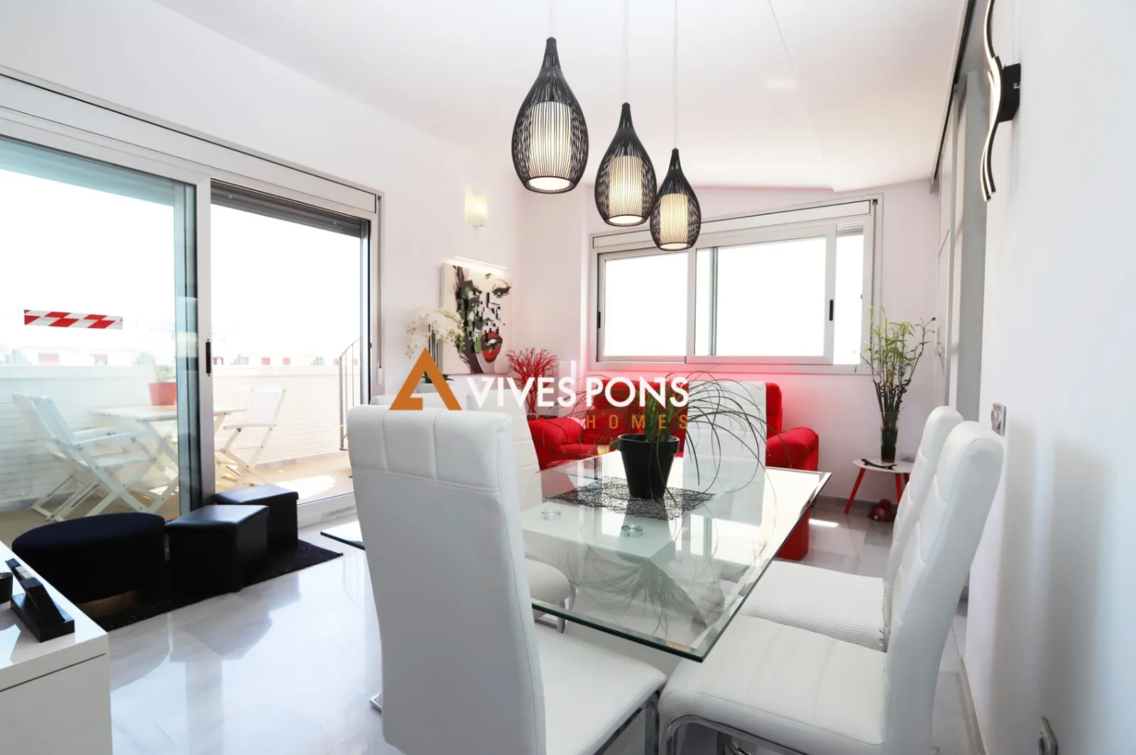 Penthouse avec vue sur la mer et la montagne