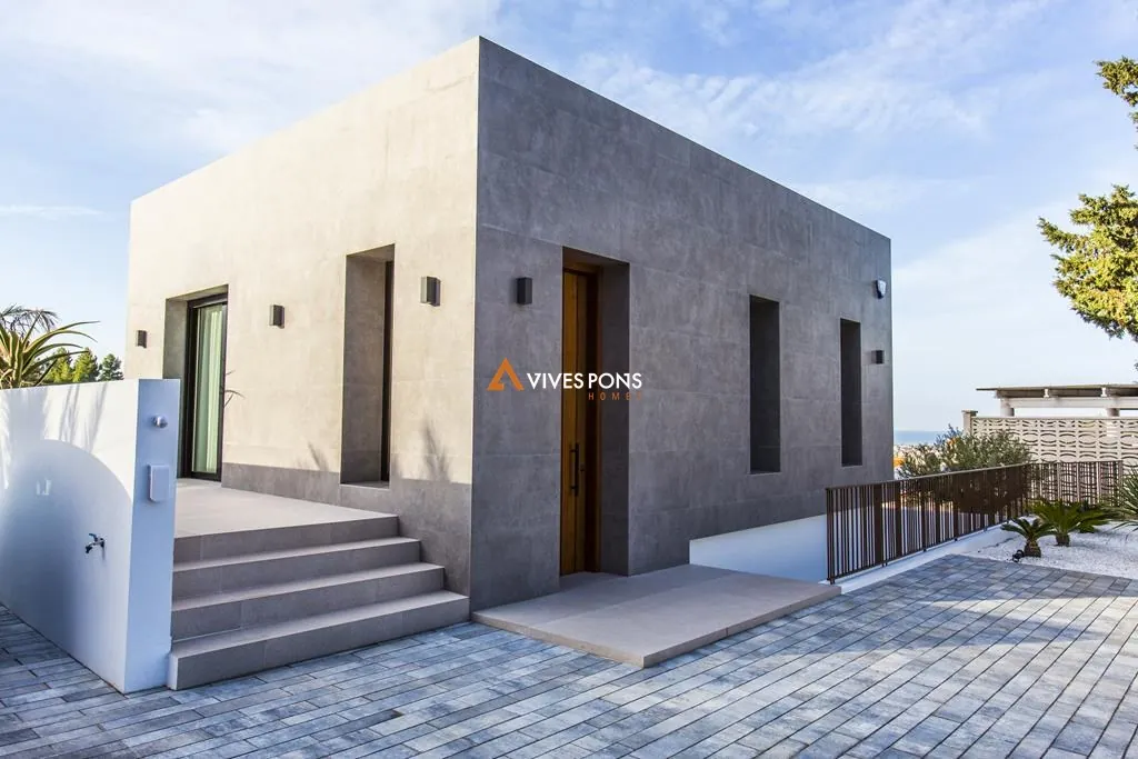 Modern villa with views in Dénia