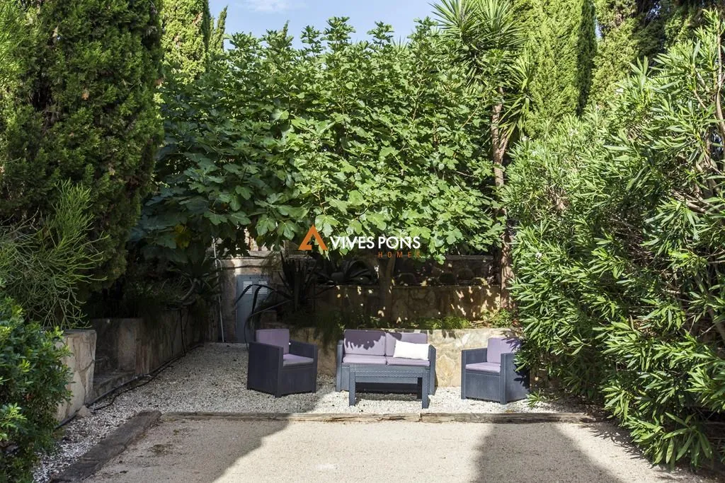 Villa con cinco dormitorios y estudio independiente