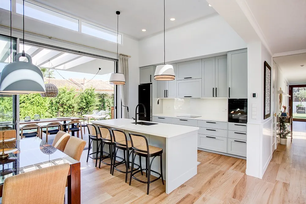 Villa moderna construida por Vives Pons Homes