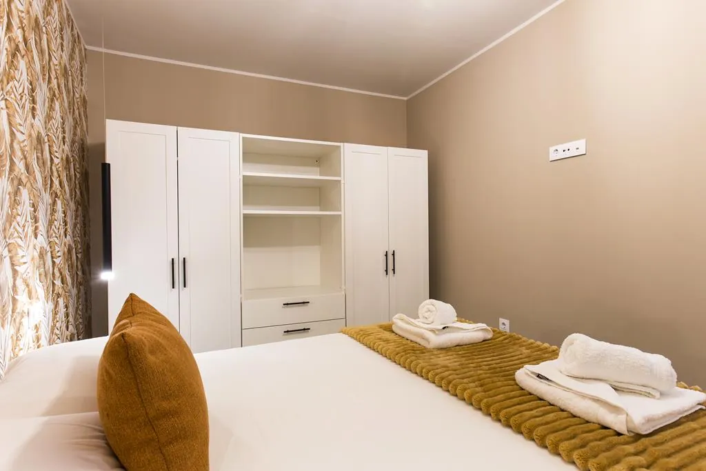 Reforma integral compuesta por cinco apartamentos y con licencia de alquiler turístico, Dénia centro