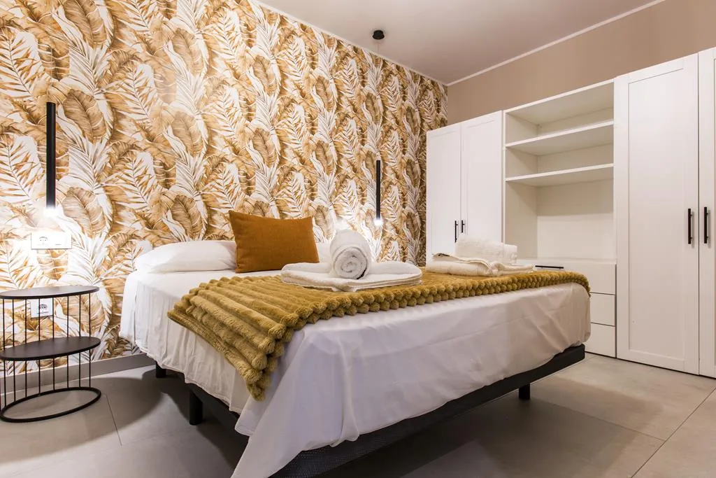 Reforma integral compuesta por cinco apartamentos y con licencia de alquiler turístico, Dénia centro