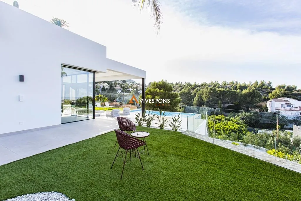 Modern villa with views in Dénia