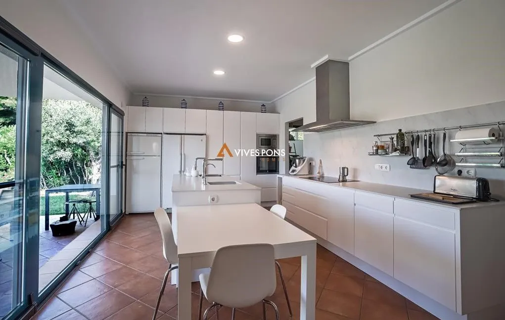 Villa moderna excelentemente ubicada a los pies del Montgó, Jávea