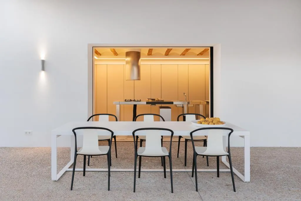 Finca completely renovated by Vives Pons in Xeresa