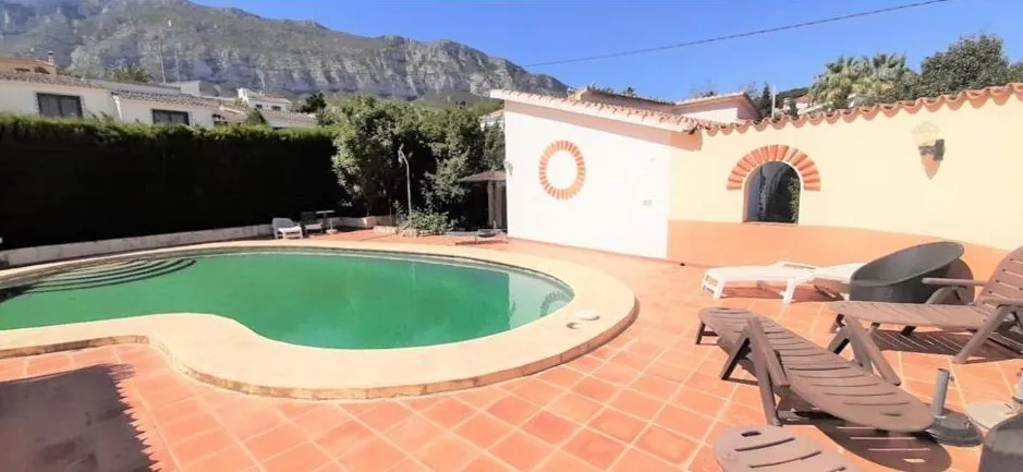 Villa con apartamento independiente y vistas al Montgó, Dénia