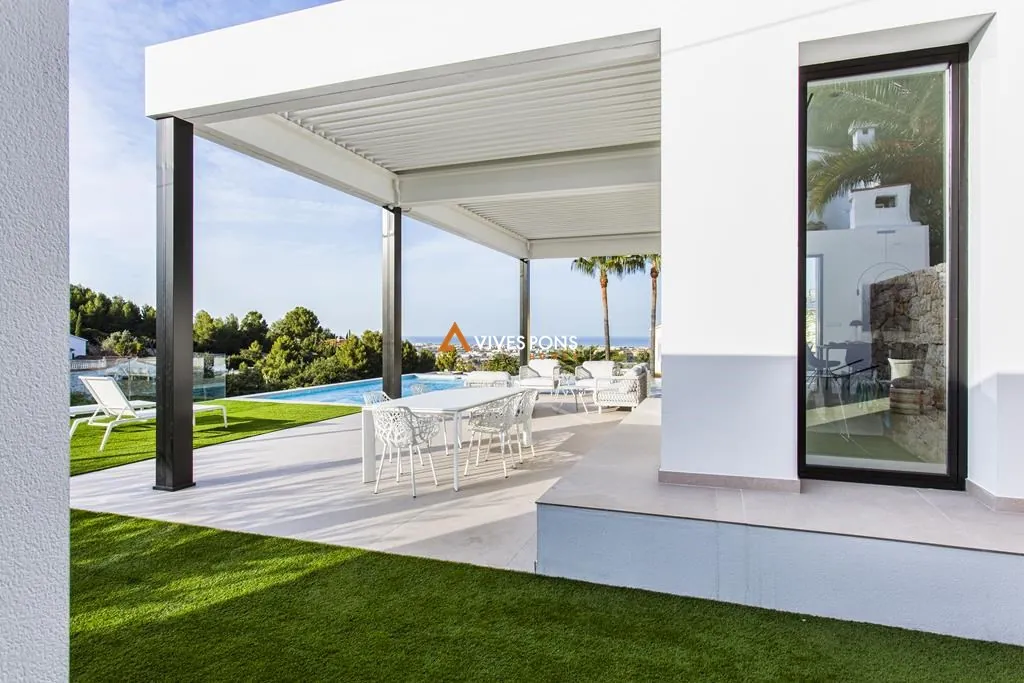 Modern villa with views in Dénia