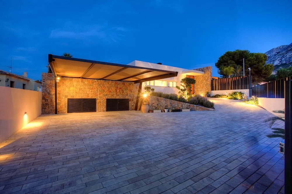 Villa moderna construida por Vives Pons Homes