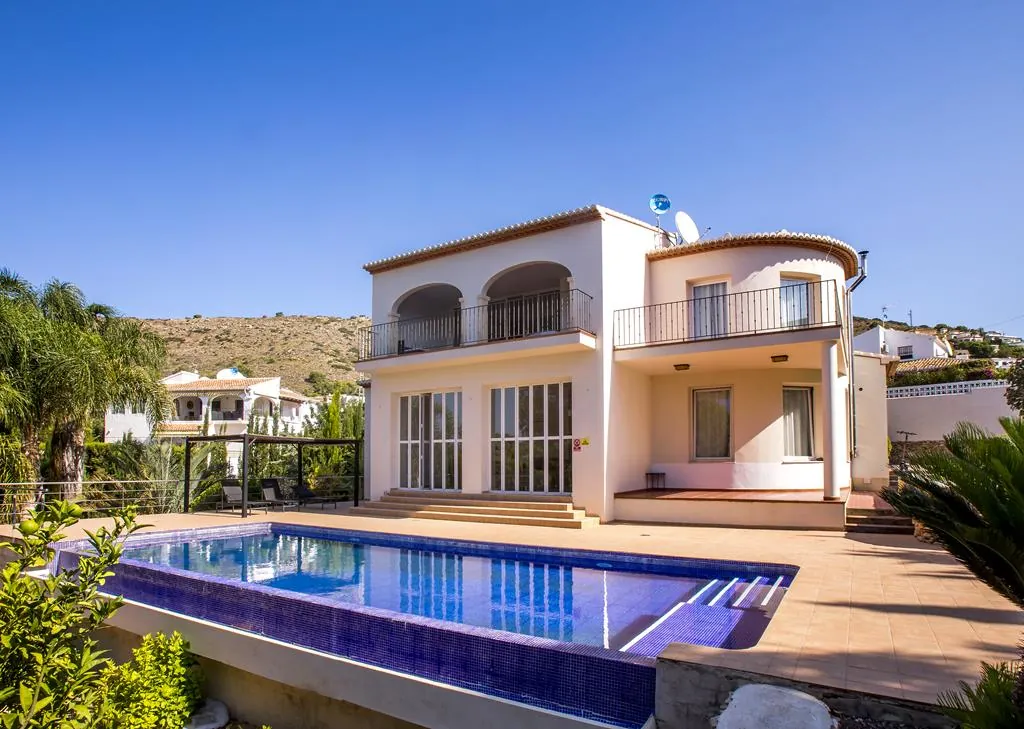 Villa con 4 dormitorios, vistas al Montgó y muy bien ubicada, en Jávea
