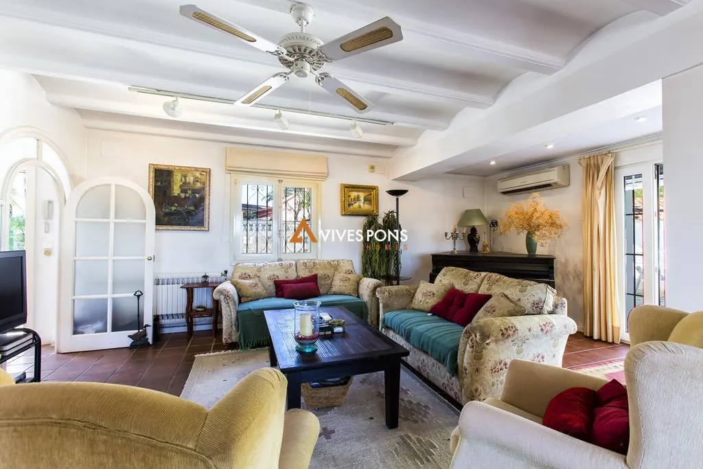 Villa a 1,5 km de Las Rotas, Dénia