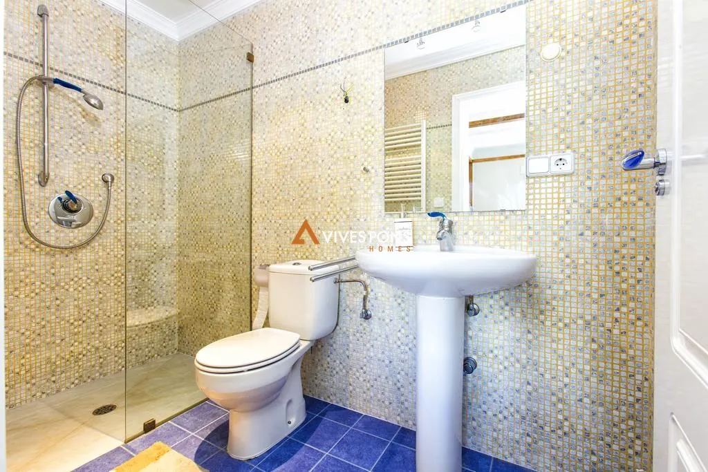 Villa con vistas abiertas al mar y muy soleada, Dénia