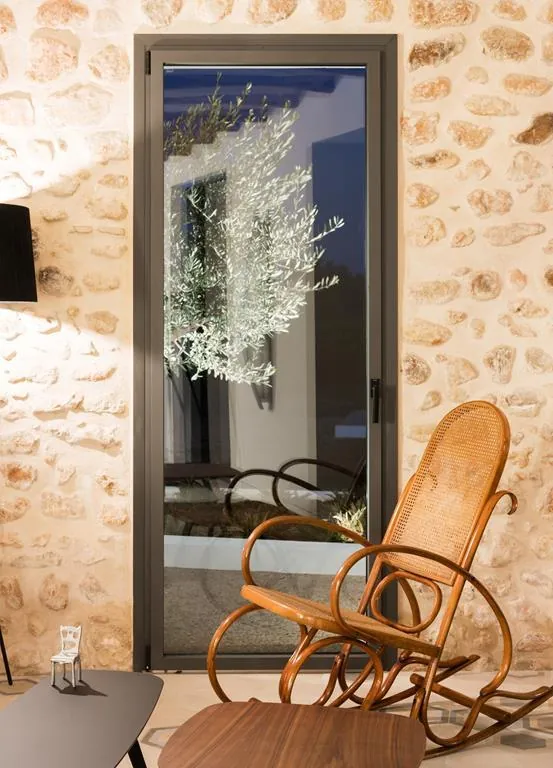 Finca completely renovated by Vives Pons in Xeresa