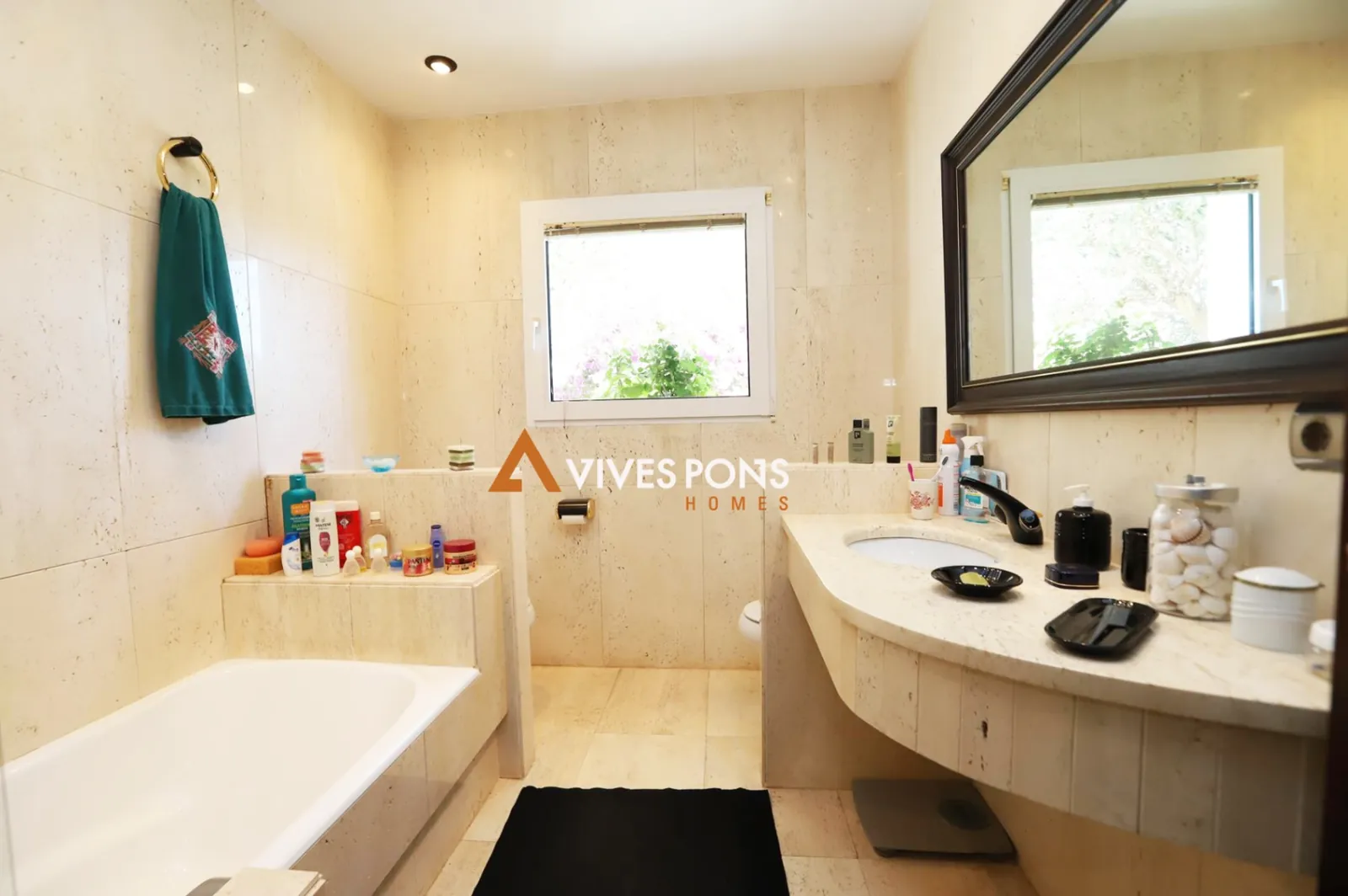 Amplia villa de estilo contemporáneo excelentemente ubicada, Dénia
