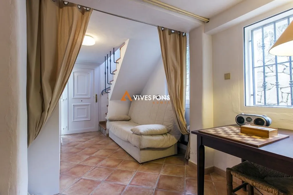 Villa con cinco dormitorios y estudio independiente