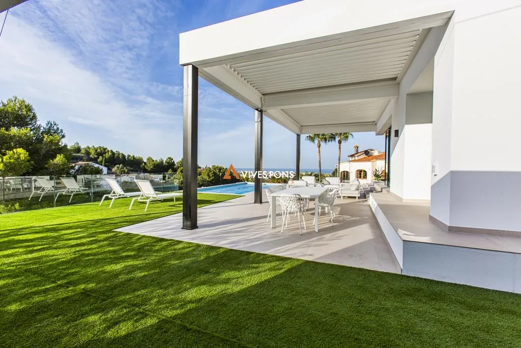 Modern villa with views in Dénia