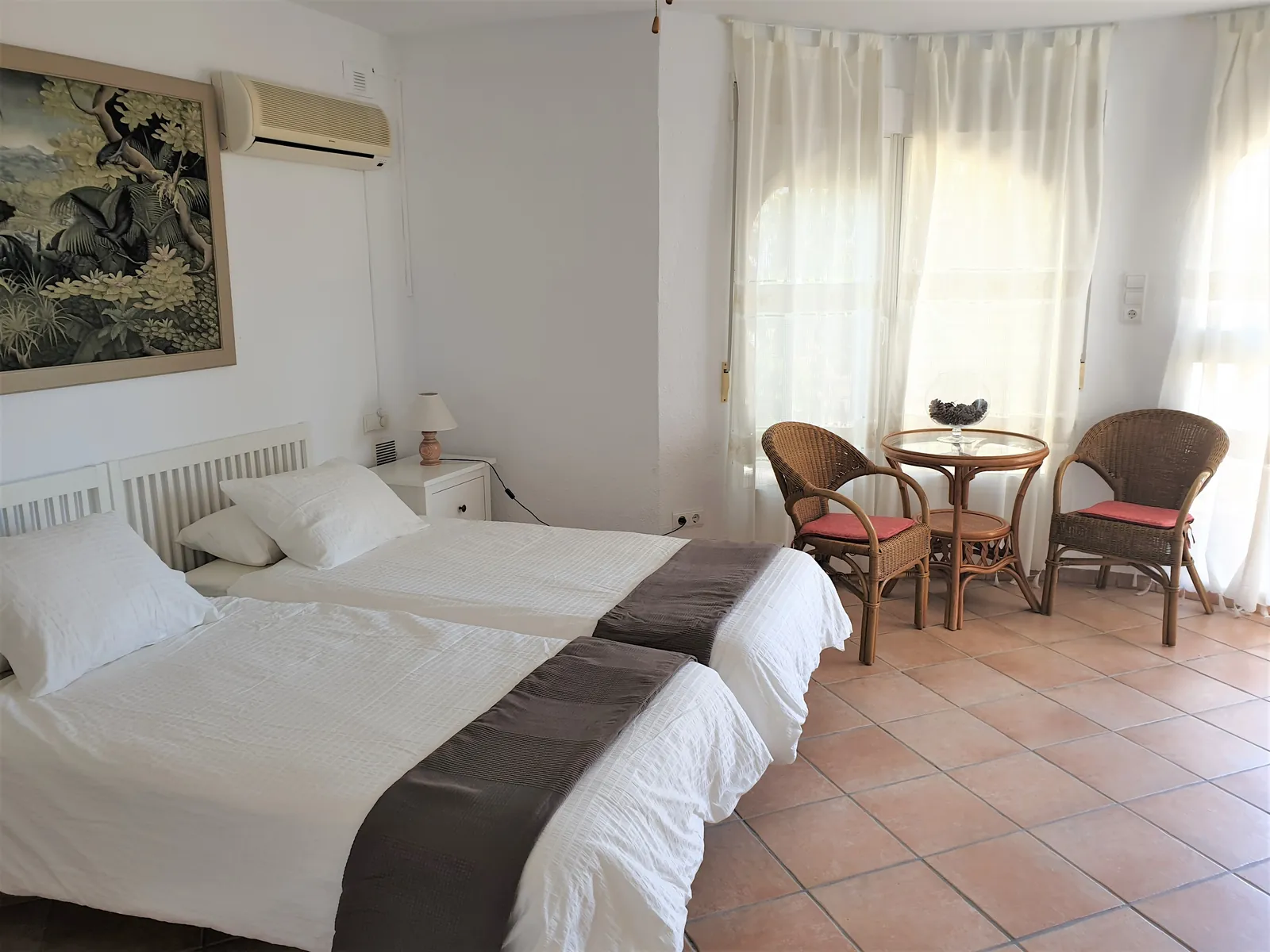 Dénia, Alicante - Villa de cuatro dormitorios con apartamento independiente, vistas al mar y a la montaña, piscina y jardín