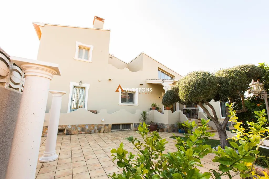 Villa muy soleada a 1,5 km del centro de Dénia